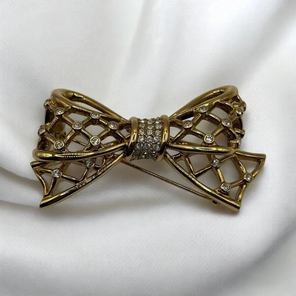 Swan Signed SWAROVSKI Open Bow Brooch Pin Icy Clear Crystals‎ Gold Tone Ribbon